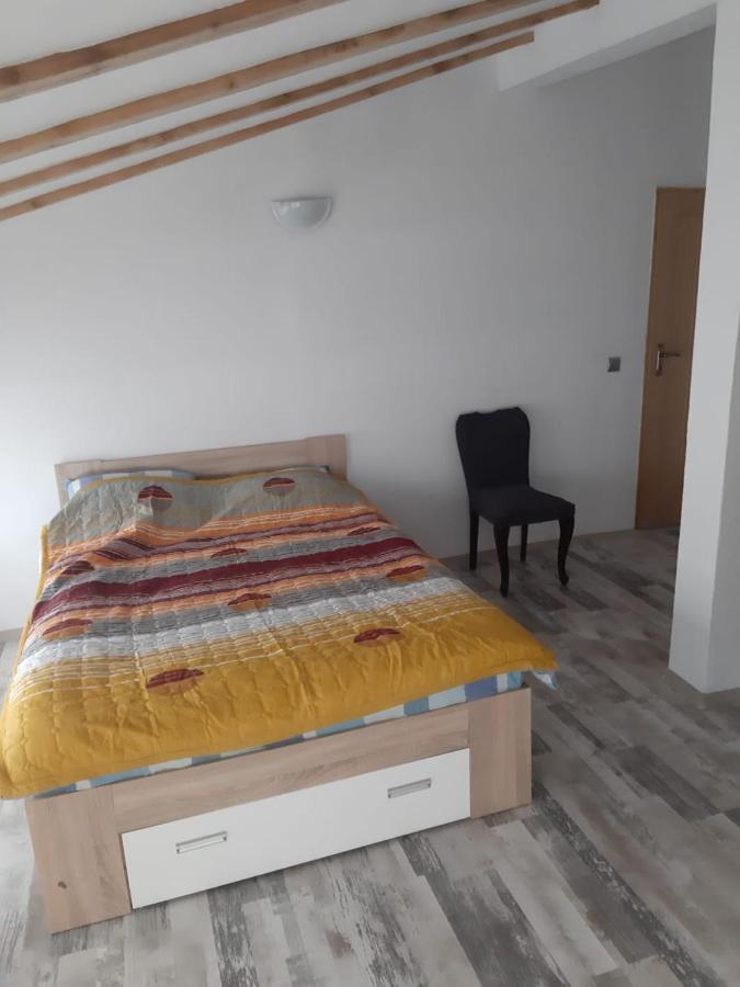 Hotel House Craiova Esterno foto