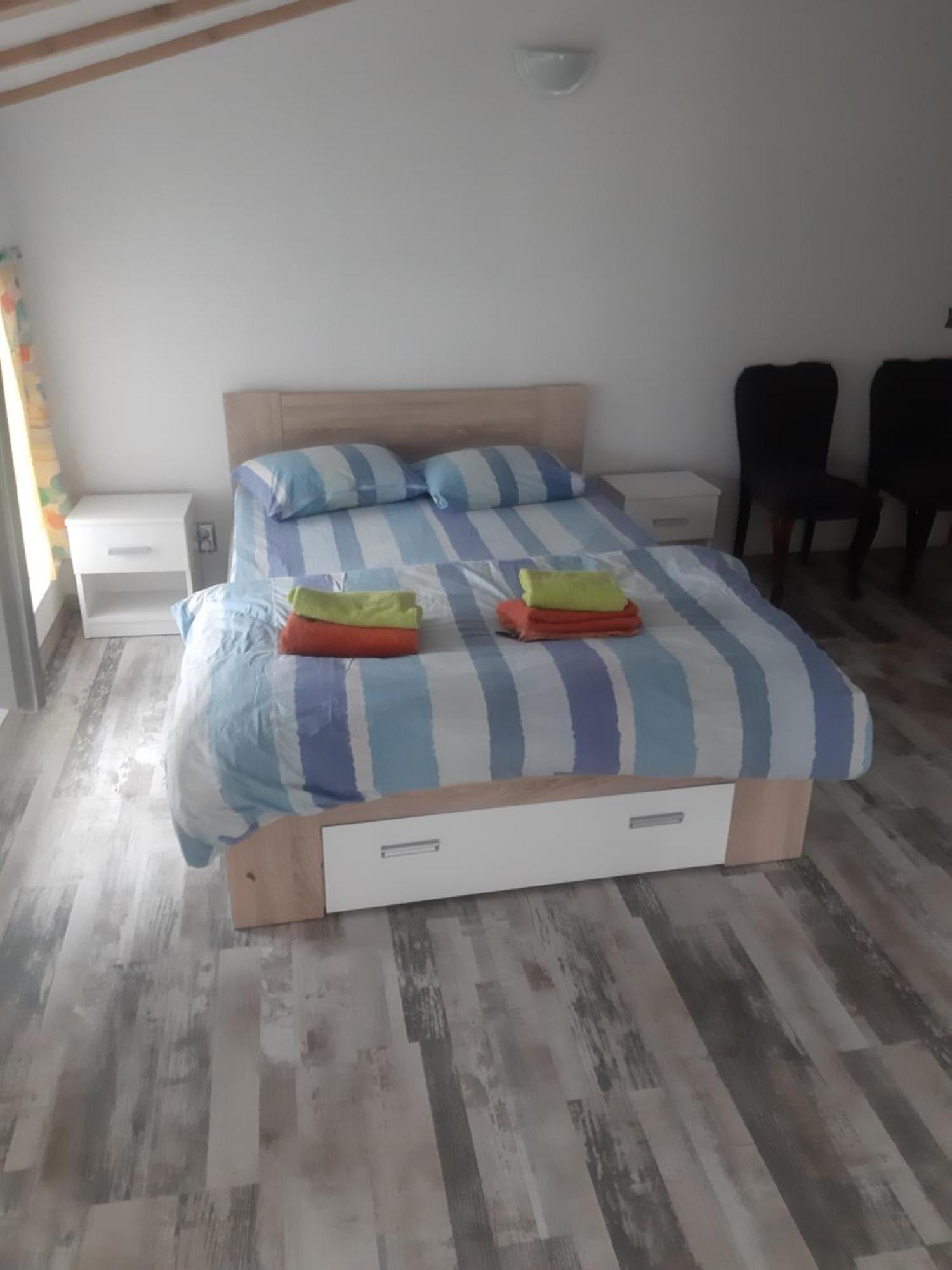 Hotel House Craiova Esterno foto
